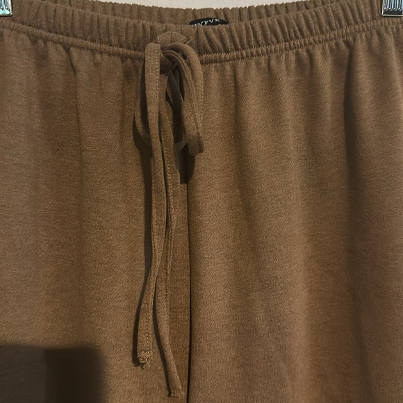 HYFVE Hoodie & Sweatpants - Picture 7 of 9